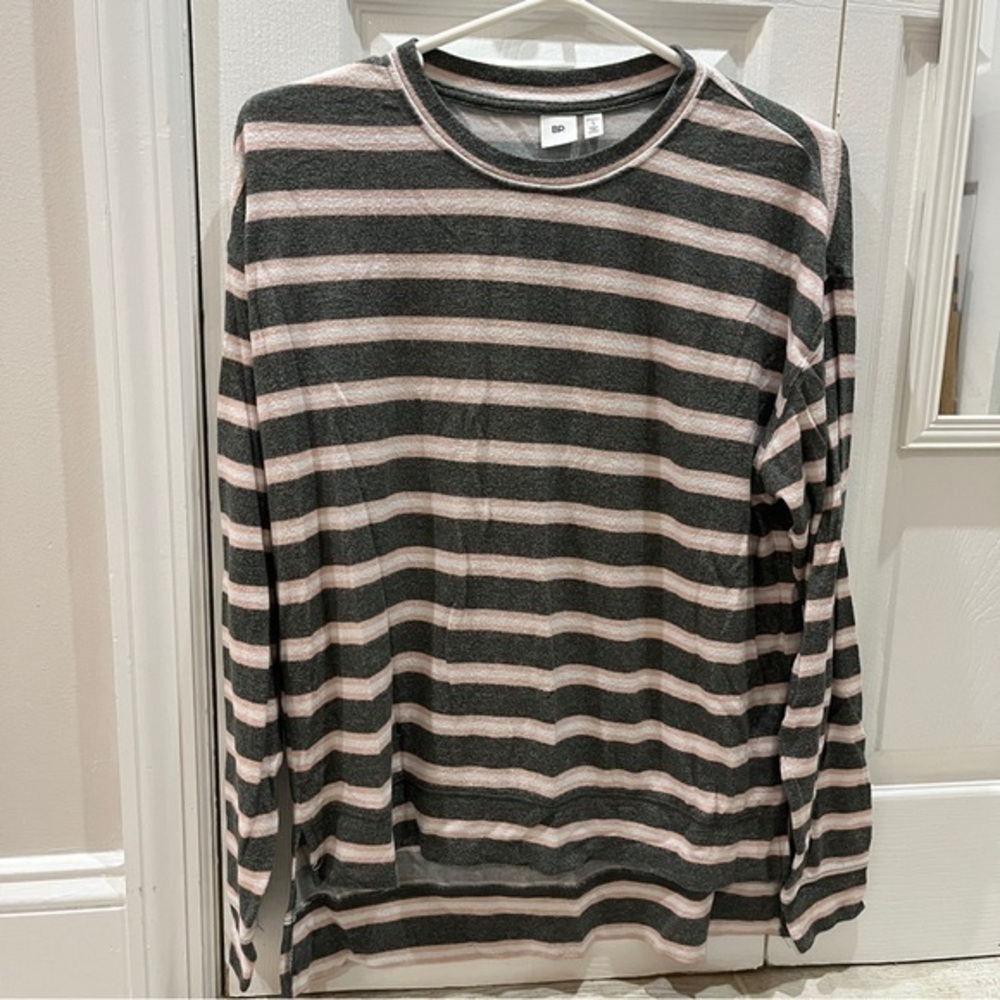 🩷 pink grey and white striped sweater